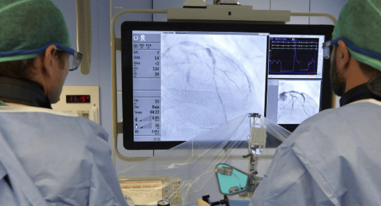 Dr Rajat Rawat best cardiologist in agra doing angiography and angioplasty stenting procedure